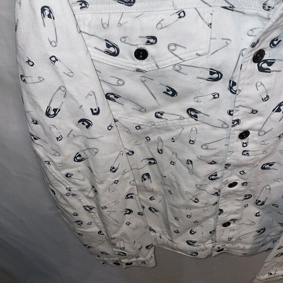 The Hundreds Men’s Denim Shacket Size XL White Safety Pin Motif Streetwear NWT - Picture 6 of 12